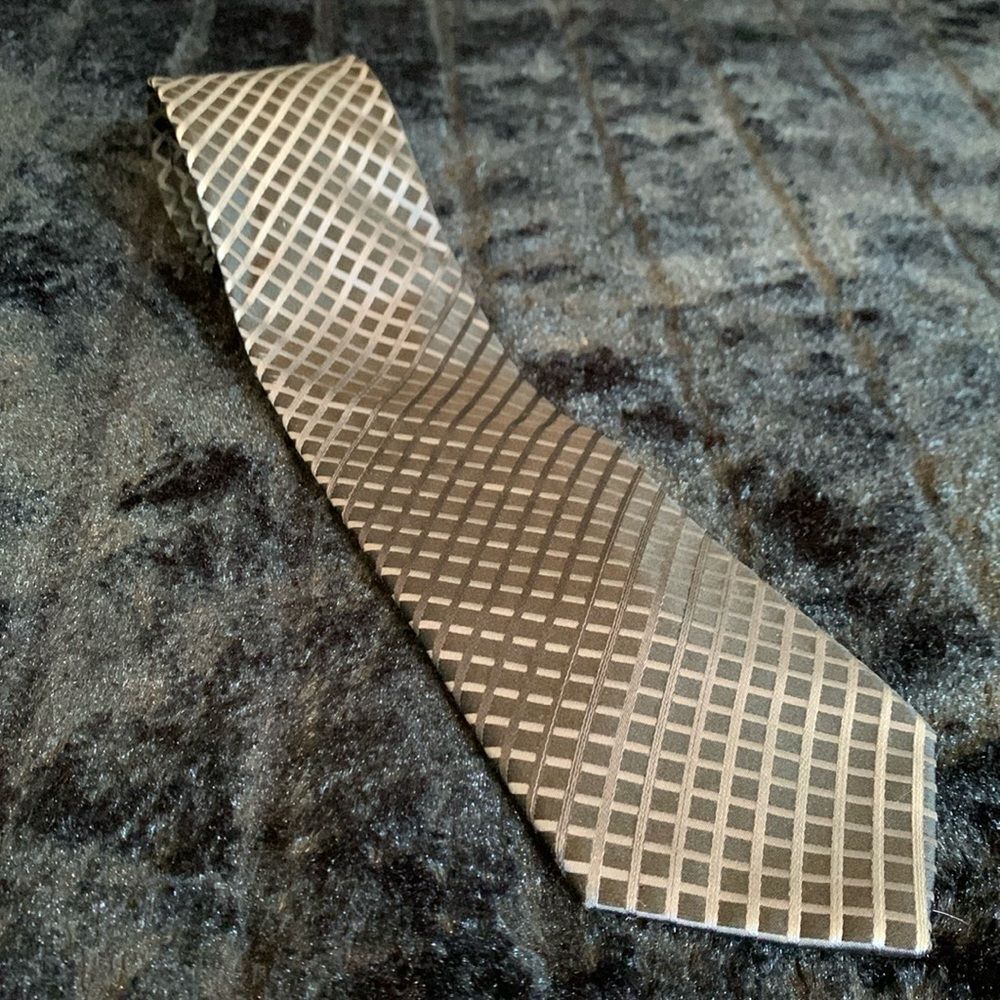 Men’s Kenneth Cole Reaction Silver Gray and Black Dress Neck Tie